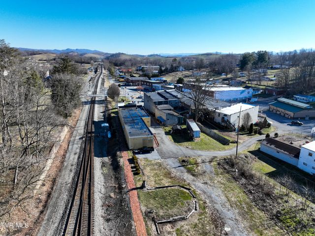 208 Town Square Street, Glade Spring, VA 24340