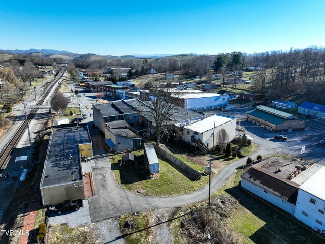 208 Town Square Street, Glade Spring, VA 24340