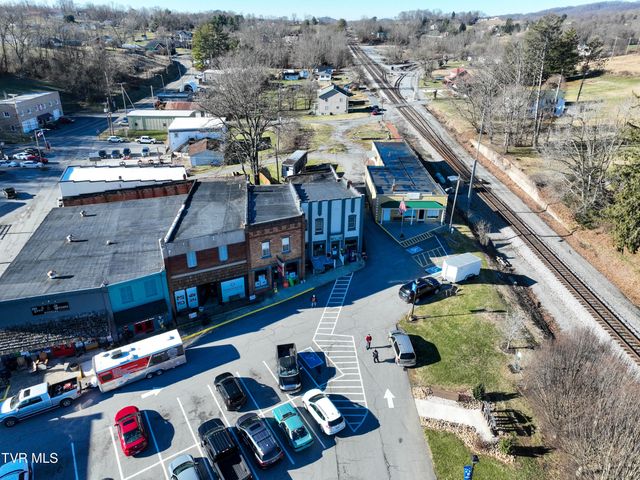 208 Town Square Street, Glade Spring, VA 24340