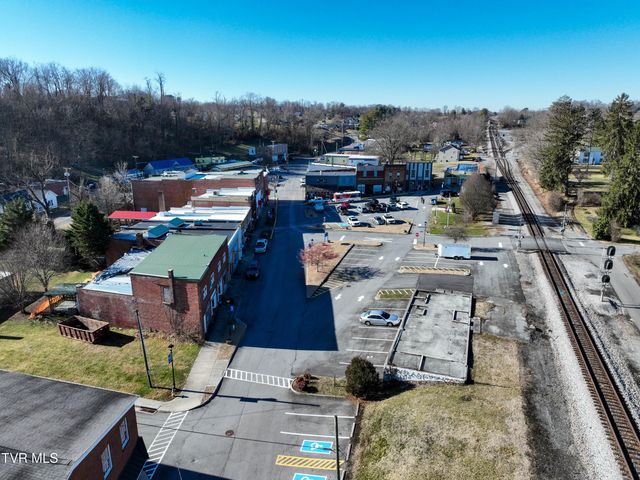 208 Town Square Street, Glade Spring, VA 24340