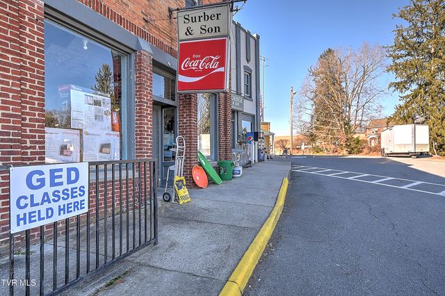 208 Town Square Street, Glade Spring, VA 24340