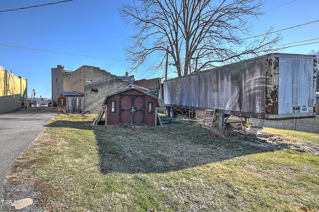 208 Town Square Street, Glade Spring, VA 24340