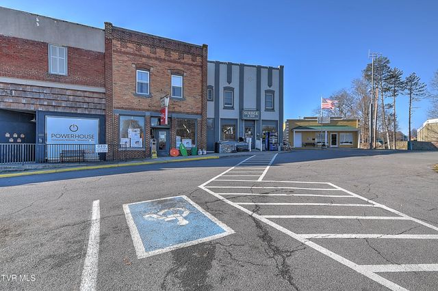 208 Town Square Street, Glade Spring, VA 24340