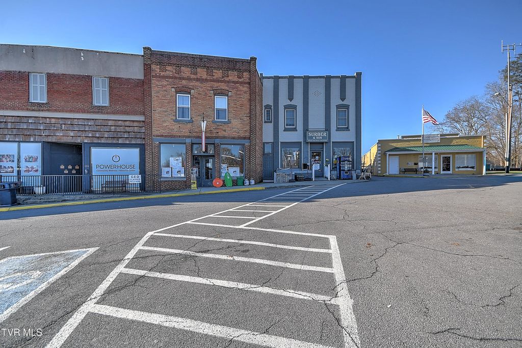 208 Town Square Street, Glade Spring, VA 24340