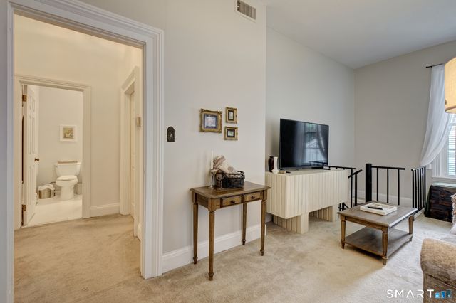 33 Charter Oak Place 2, Hartford, CT 06106