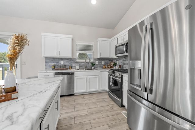 703 S Red Oaks Cir, Wichita, KS 67207