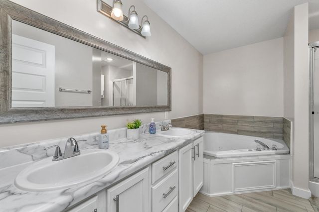 703 S Red Oaks Cir, Wichita, KS 67207