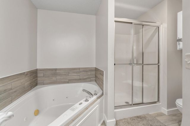 703 S Red Oaks Cir, Wichita, KS 67207