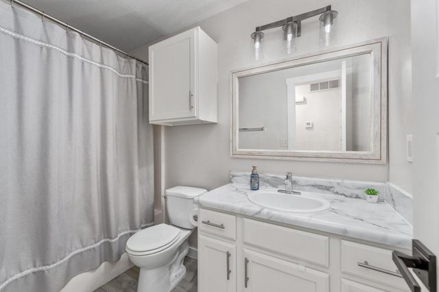 703 S Red Oaks Cir, Wichita, KS 67207