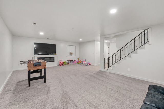 703 S Red Oaks Cir, Wichita, KS 67207
