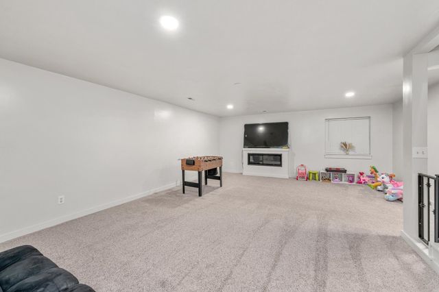 703 S Red Oaks Cir, Wichita, KS 67207