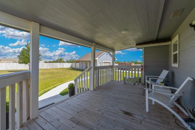 703 S Red Oaks Cir, Wichita, KS 67207