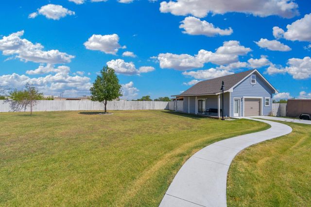 703 S Red Oaks Cir, Wichita, KS 67207