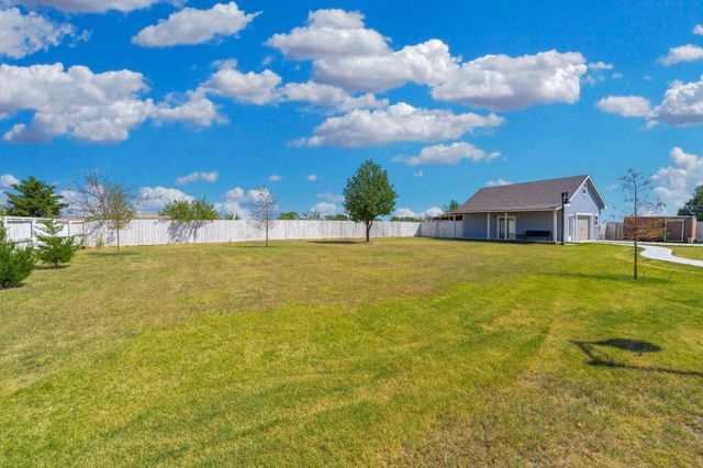 703 S Red Oaks Cir, Wichita, KS 67207