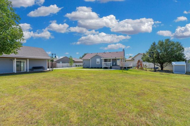 703 S Red Oaks Cir, Wichita, KS 67207