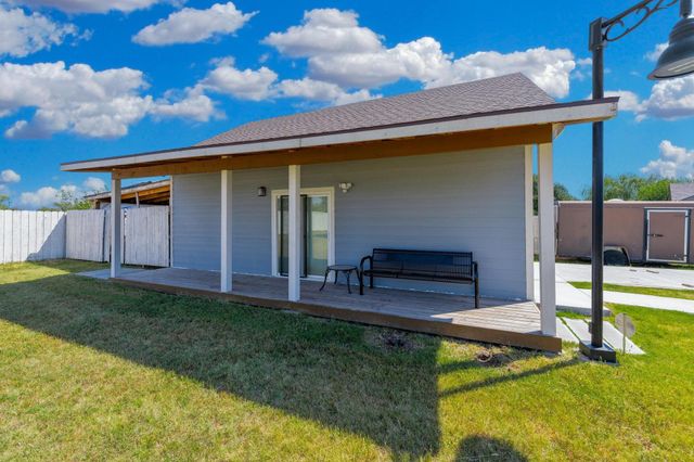 703 S Red Oaks Cir, Wichita, KS 67207