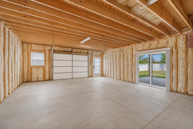 703 S Red Oaks Cir, Wichita, KS 67207