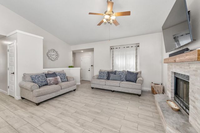 703 S Red Oaks Cir, Wichita, KS 67207