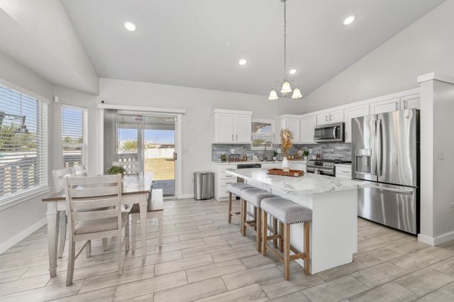 703 S Red Oaks Cir, Wichita, KS 67207