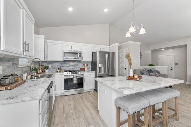 703 S Red Oaks Cir, Wichita, KS 67207