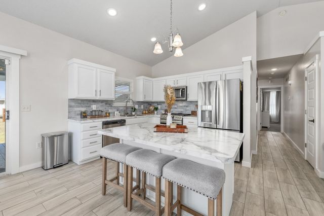703 S Red Oaks Cir, Wichita, KS 67207