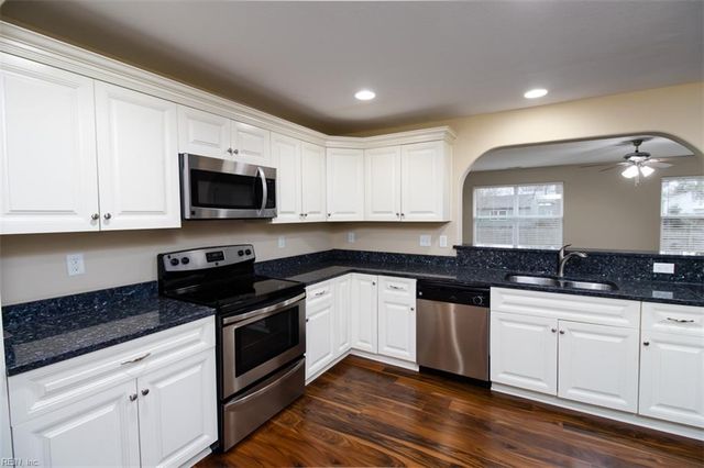 8041 Calvin CT, Norfolk, VA 23518
