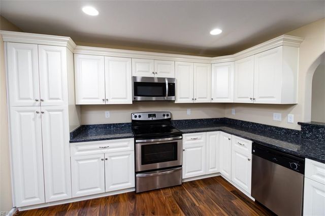 8041 Calvin CT, Norfolk, VA 23518