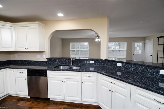 8041 Calvin CT, Norfolk, VA 23518
