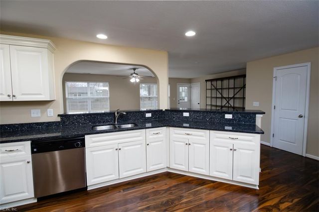 8041 Calvin CT, Norfolk, VA 23518