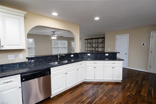 8041 Calvin CT, Norfolk, VA 23518