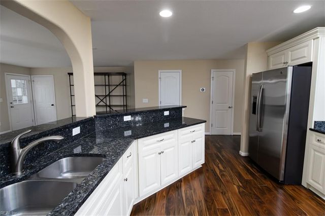 8041 Calvin CT, Norfolk, VA 23518