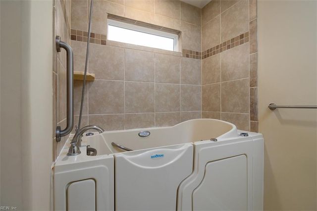 8041 Calvin CT, Norfolk, VA 23518