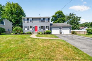 21 Sefton Drive, Bristol, RI 02809