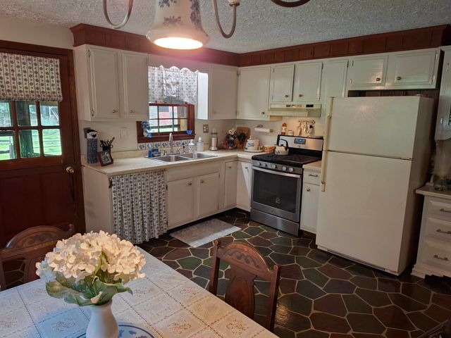 62 Thornell Road, Newton, NH 03858