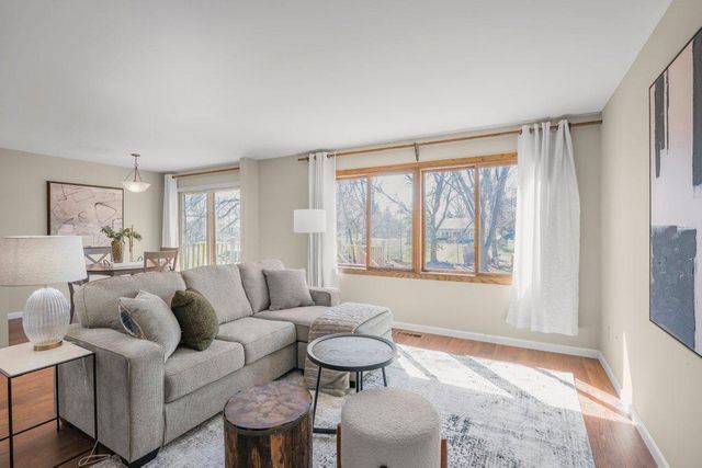 6677 Countryside Drive, Eden Prairie, MN 55346