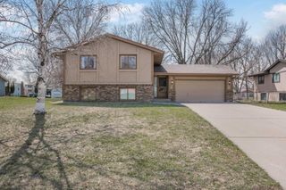6677 Countryside Drive, Eden Prairie, MN 55346