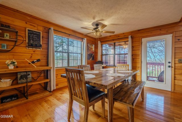 1643 Raccoon Den Way, Sevierville, TN 37862