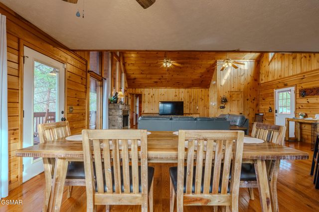 1643 Raccoon Den Way, Sevierville, TN 37862