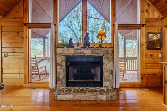 1643 Raccoon Den Way, Sevierville, TN 37862