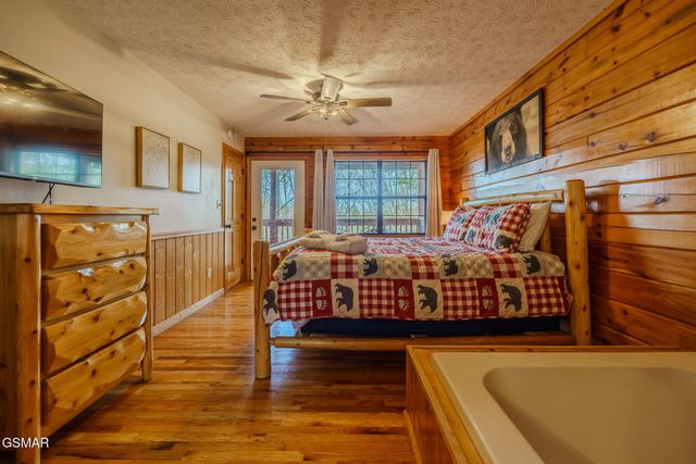 1643 Raccoon Den Way, Sevierville, TN 37862