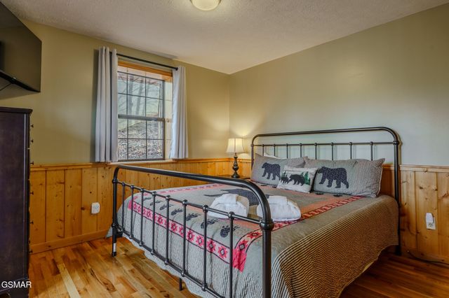 1643 Raccoon Den Way, Sevierville, TN 37862