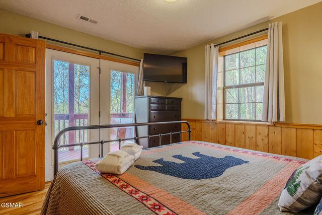 1643 Raccoon Den Way, Sevierville, TN 37862