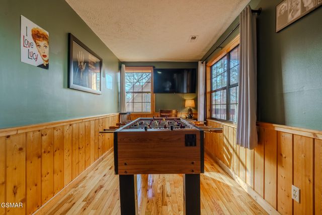 1643 Raccoon Den Way, Sevierville, TN 37862