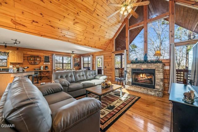 1643 Raccoon Den Way, Sevierville, TN 37862