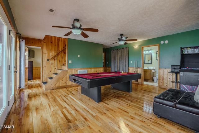 1643 Raccoon Den Way, Sevierville, TN 37862