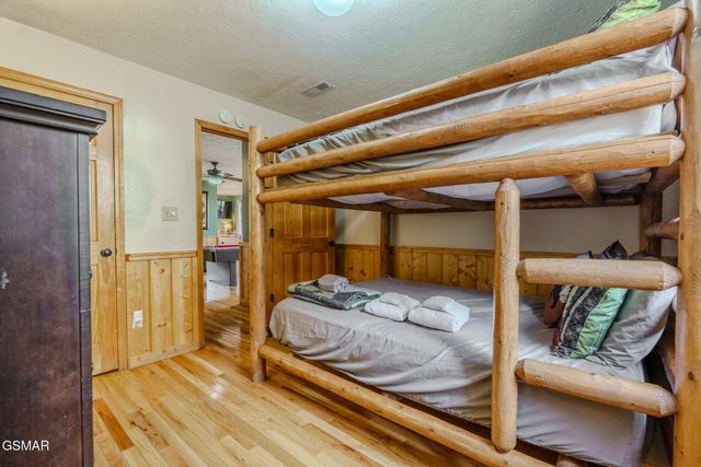 1643 Raccoon Den Way, Sevierville, TN 37862