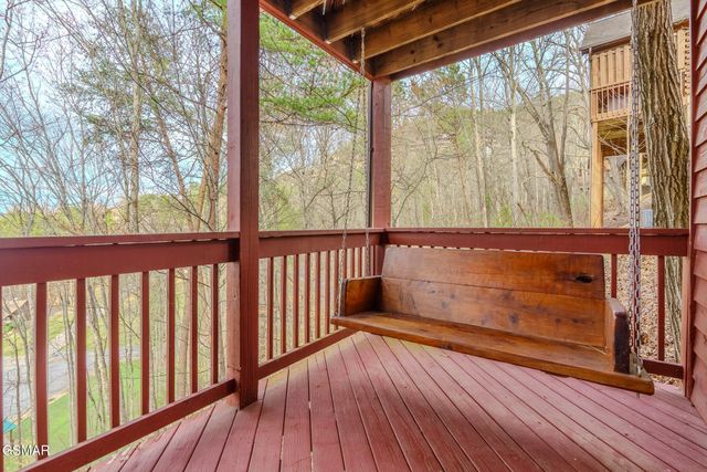 1643 Raccoon Den Way, Sevierville, TN 37862