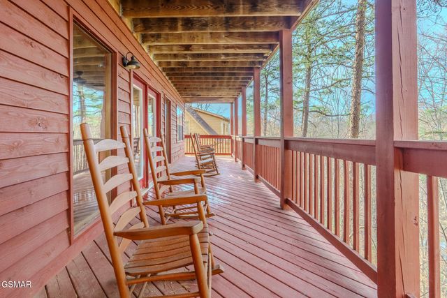 1643 Raccoon Den Way, Sevierville, TN 37862