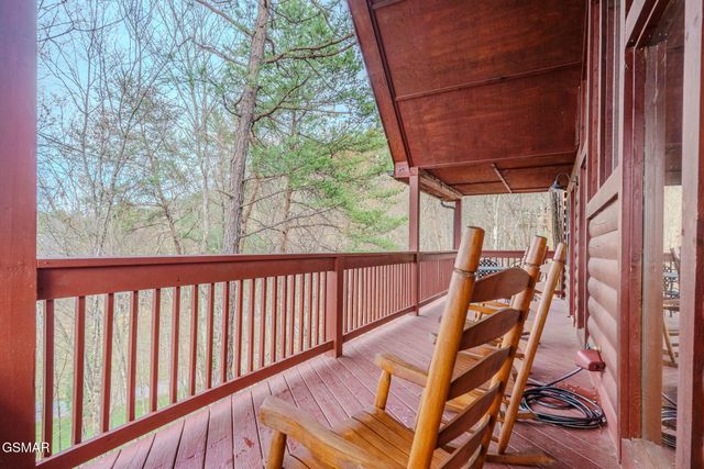 1643 Raccoon Den Way, Sevierville, TN 37862