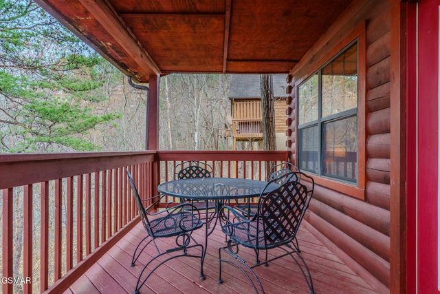 1643 Raccoon Den Way, Sevierville, TN 37862